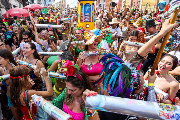 Conheça agora um pouco do carnaval do Brasil que acontece ao longo da nossa extensão territorial.