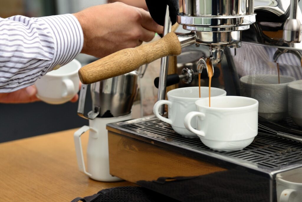 Como prolongar a vida útil da sua cafeteira (e evitar sabores estranhos)