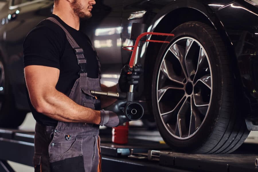 Como usar cupons de desconto para comprar peças de carro 