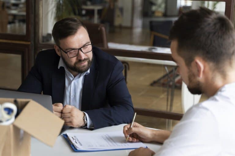 O que fazer quando sou processado por alguém? Entenda os seus direitos e próximos passos