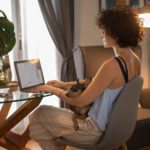 Trabalho híbrido e o impacto nos escritórios: o que muda no dia a dia?