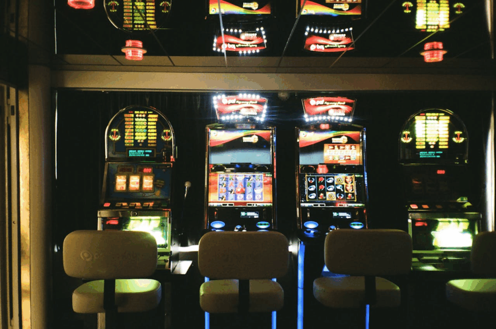 Guia sobre jogos de jackpot online: mecânicas, estratégias de risco e regulamentação