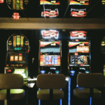 Guia sobre jogos de jackpot online: mecânicas, estratégias de risco e regulamentação