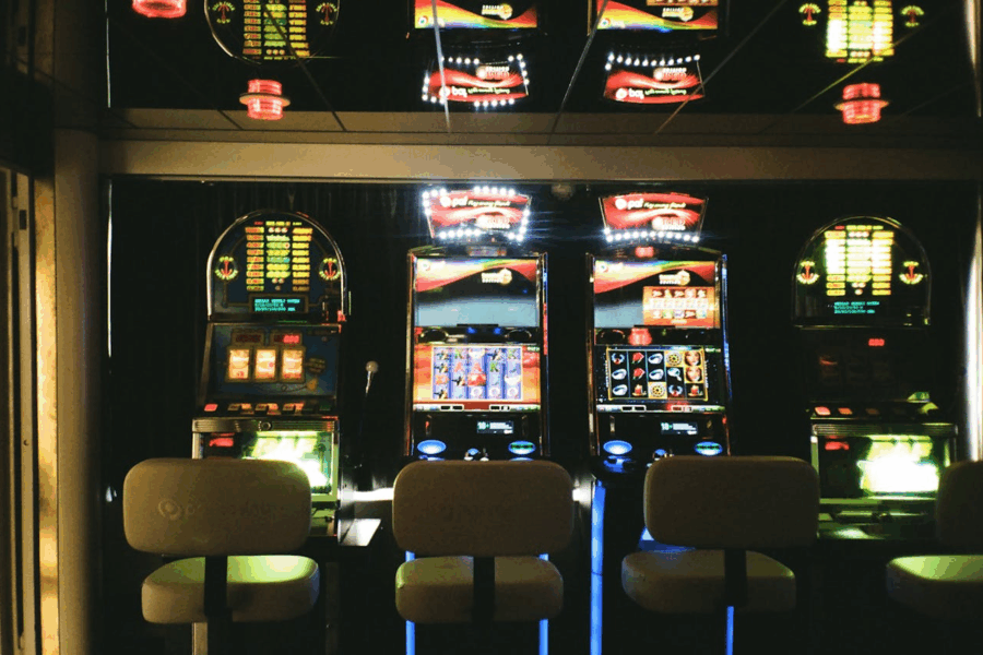 Guia sobre jogos de jackpot online: mecânicas, estratégias de risco e regulamentação