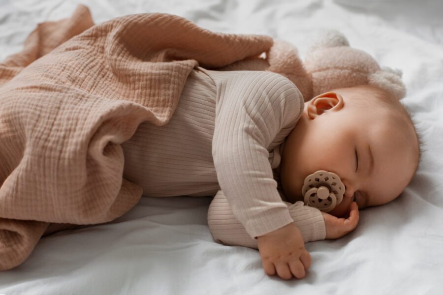 Como fazer o bebê dormir no berço?