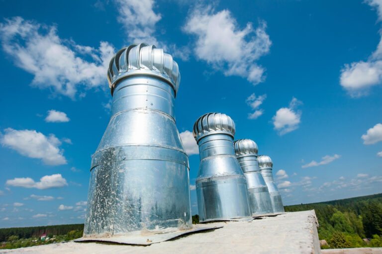 Torre de resfriamento: diferenças entre modelos abertos, fechados e híbridos