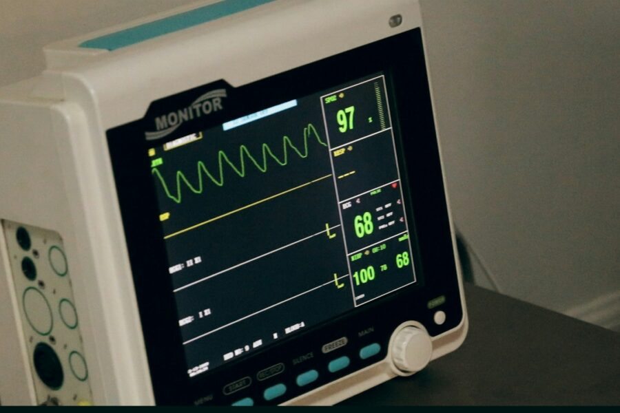 Nobreak para equipamentos médicos: o que considerar na Feira Hospitalar