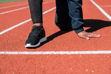 Tênis para corrida ou caminhada: qual a diferença e como isso impacta sua saúde?