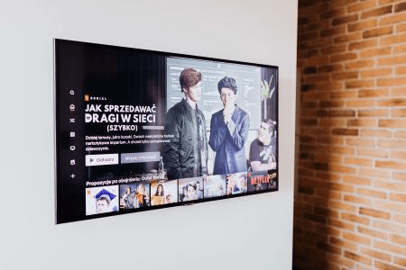 Linhas na tela da Smart TV: causas comuns e quando vale a pena o conserto